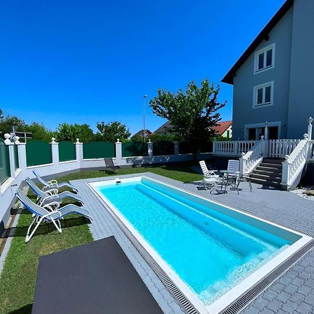 Luxurioeses Apartment Mit Pool Виена Екстериор снимка